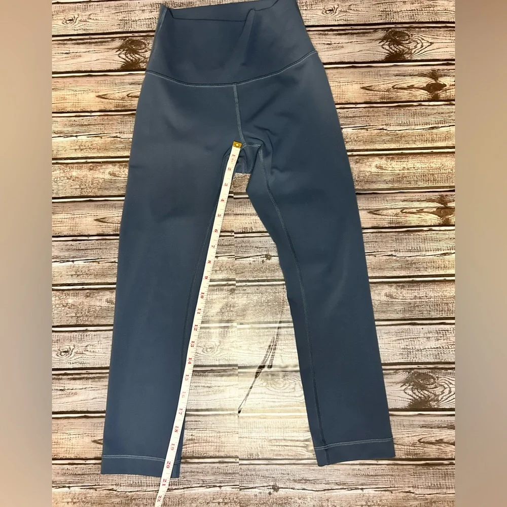 Lululemon Cropped Leggings Size 2 ⭐️